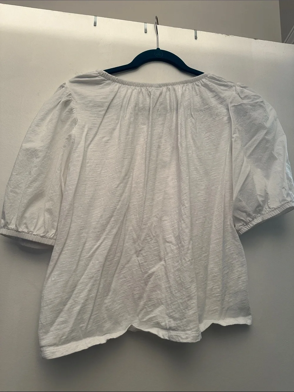 Old Navy Women’s White Puff-Sleeve Top